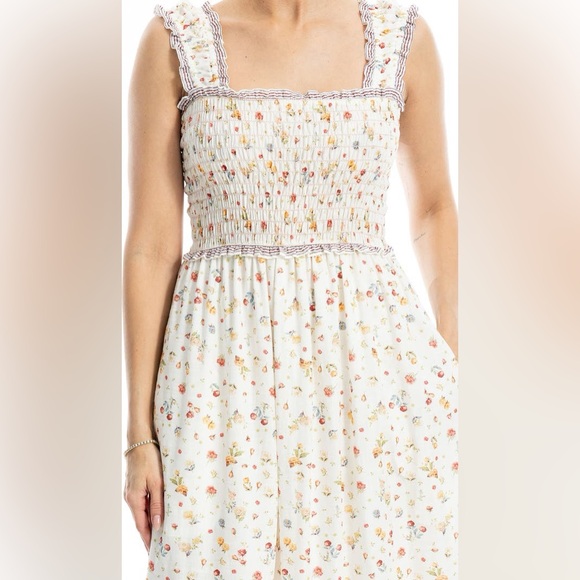 New MAX STUDIO Wide Strap Smocked Maxi
Dress Size Small - Picture 5 of 11